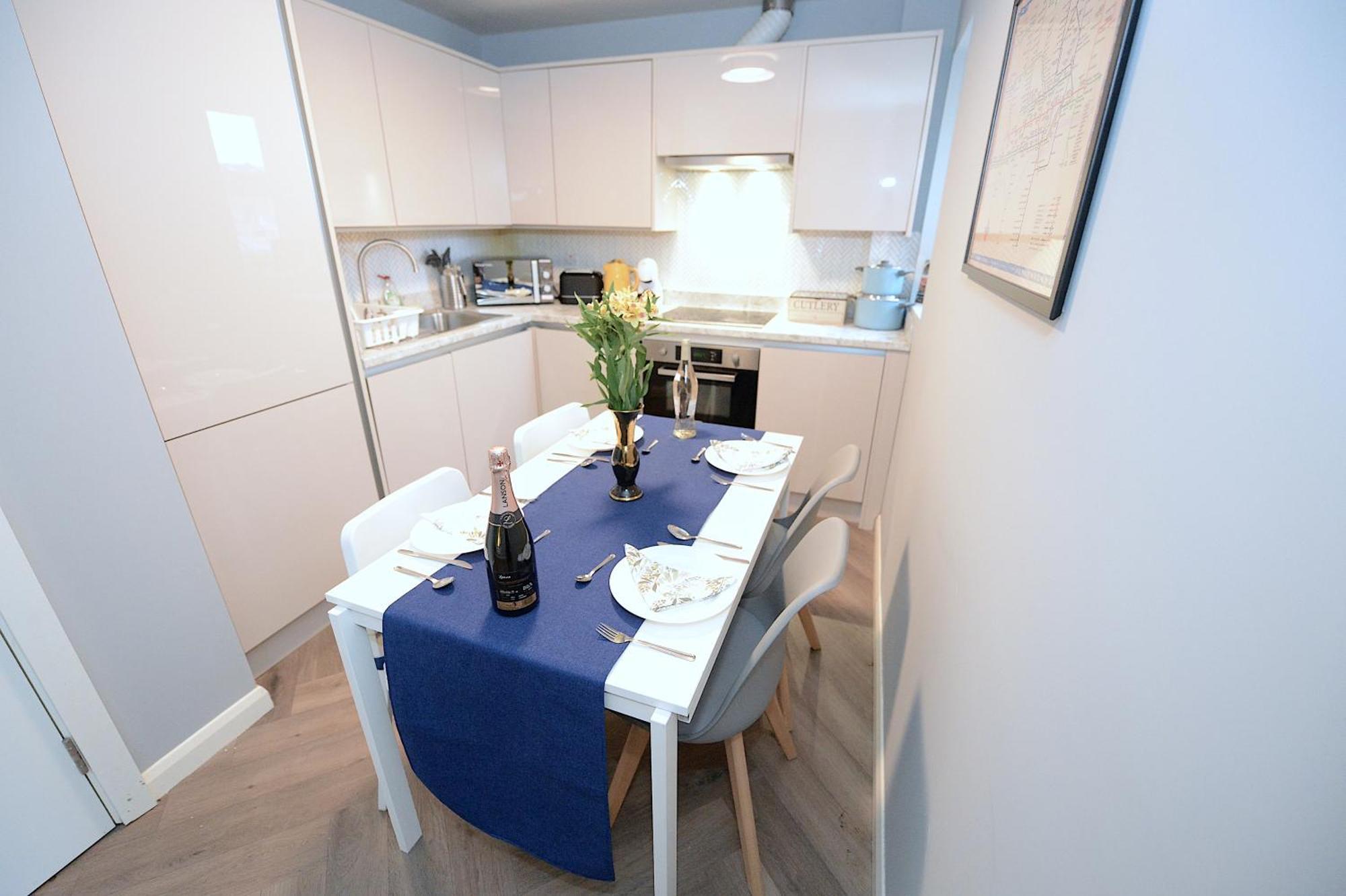 2 Bed Terraced Flat Piccadilly Line Leilighet London Eksteriør bilde