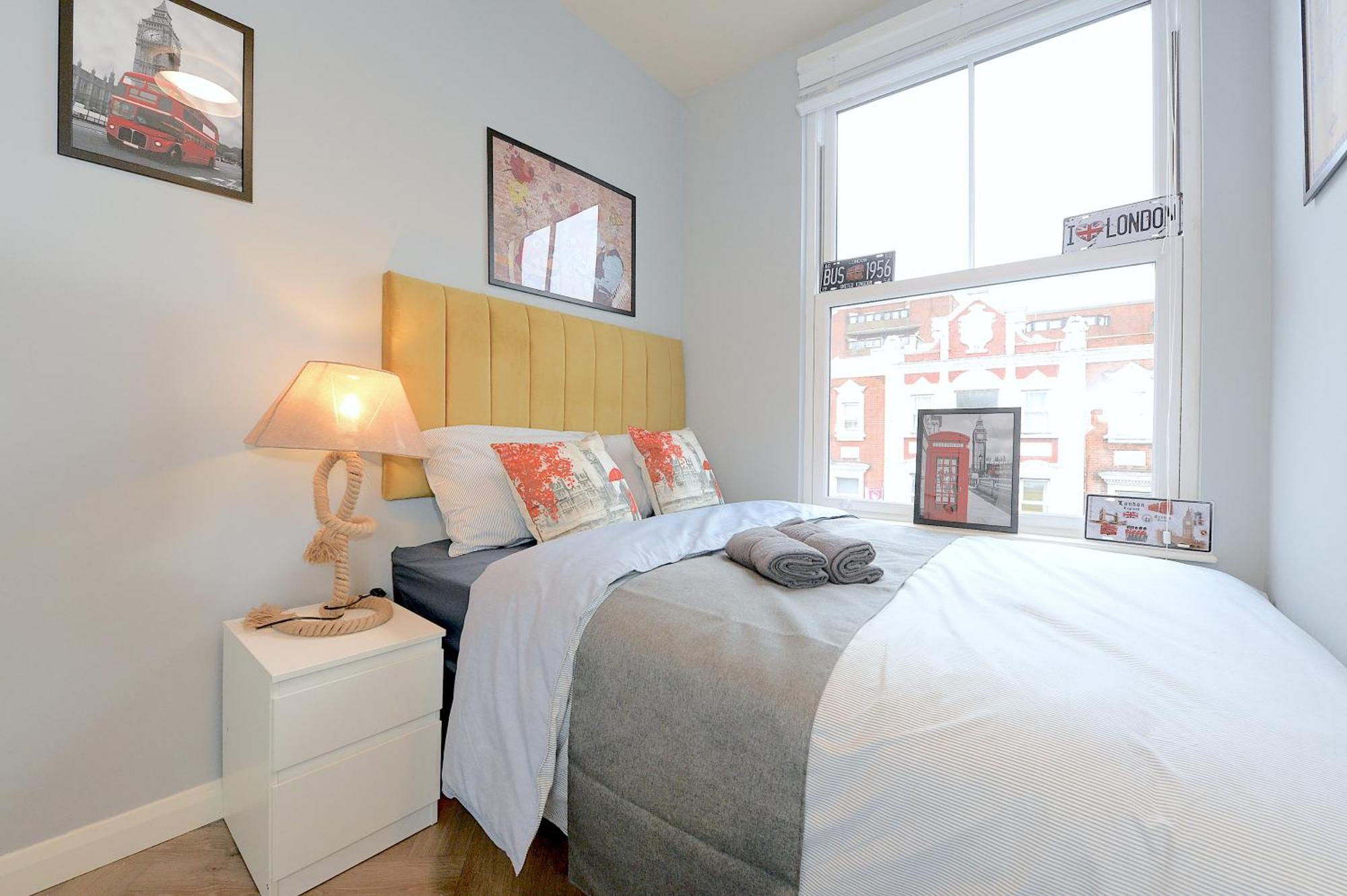 2 Bed Terraced Flat Piccadilly Line Leilighet London Eksteriør bilde