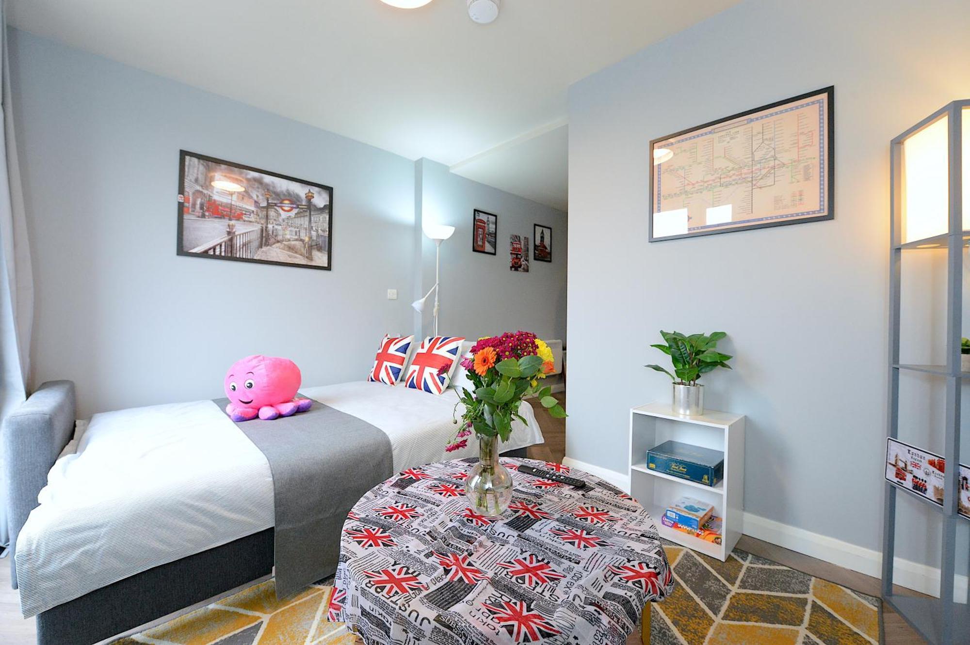 2 Bed Terraced Flat Piccadilly Line Leilighet London Eksteriør bilde