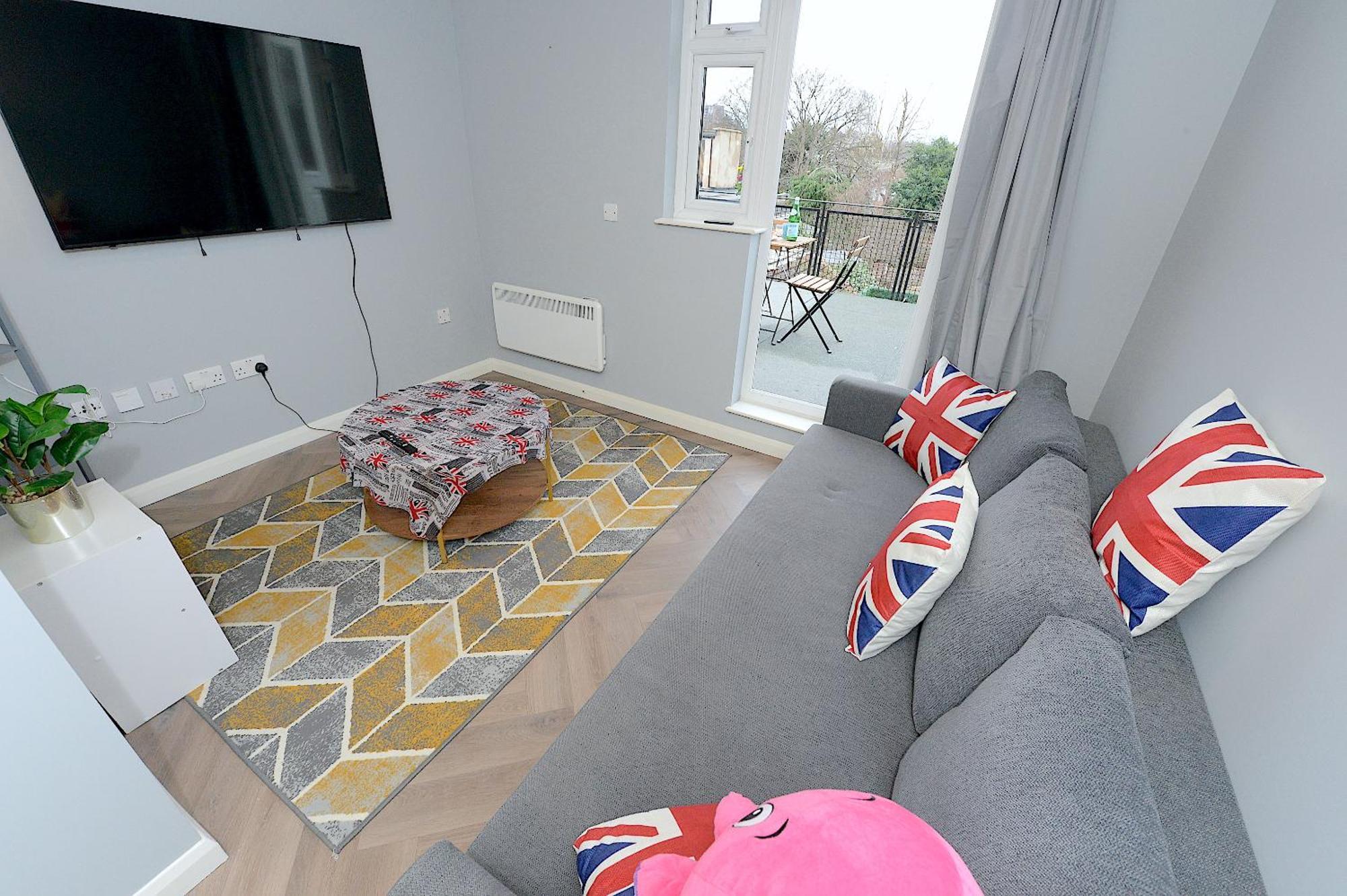 2 Bed Terraced Flat Piccadilly Line Leilighet London Eksteriør bilde