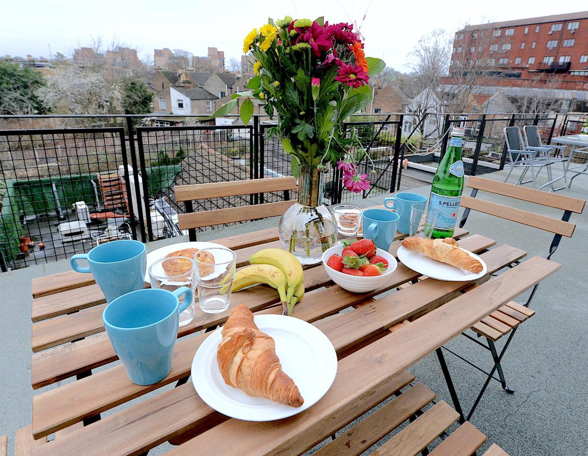 2 Bed Terraced Flat Piccadilly Line Leilighet London Eksteriør bilde