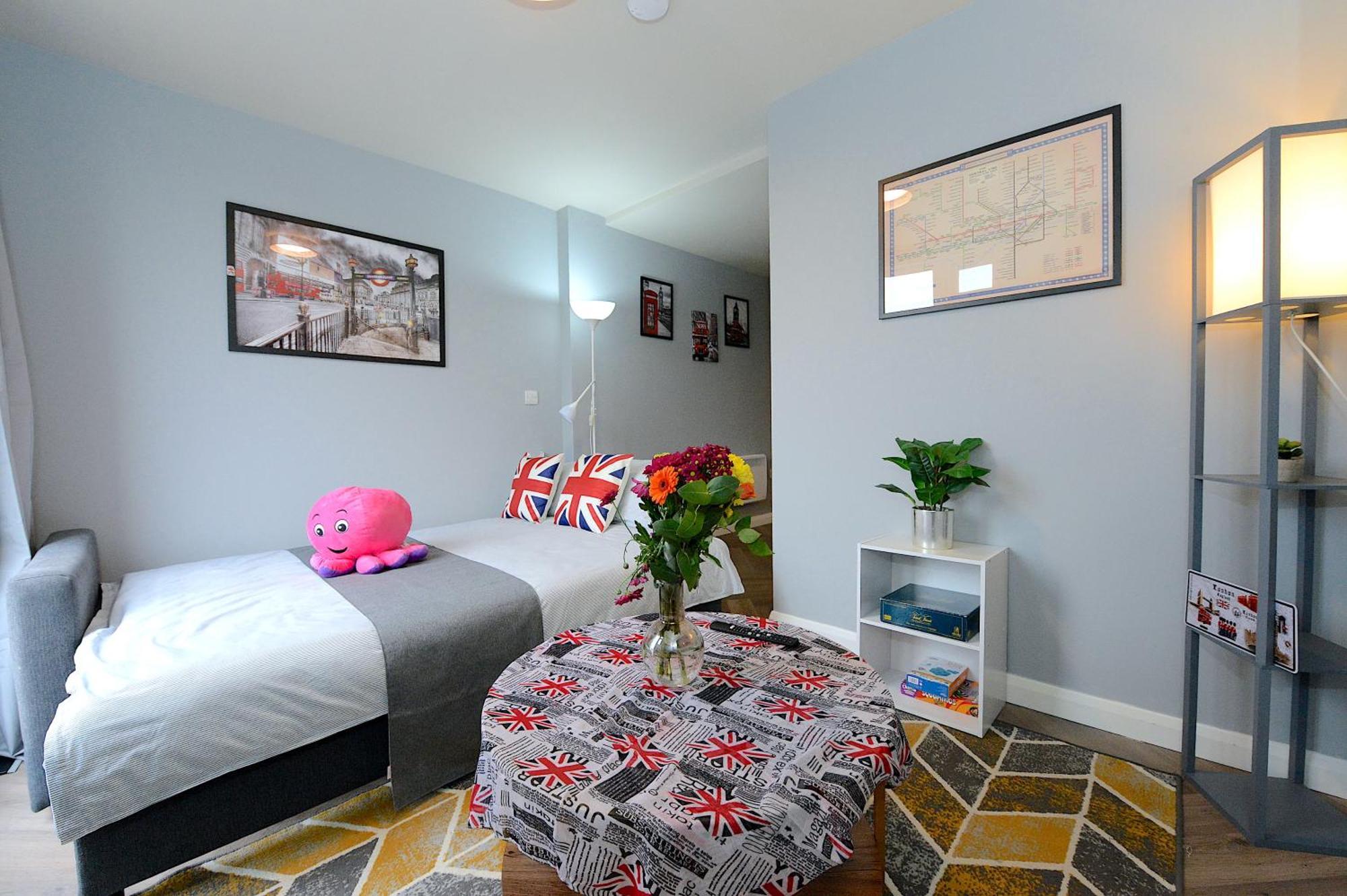 2 Bed Terraced Flat Piccadilly Line Leilighet London Eksteriør bilde