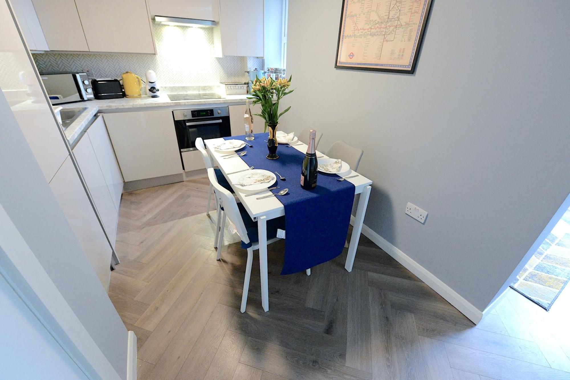 2 Bed Terraced Flat Piccadilly Line Leilighet London Eksteriør bilde