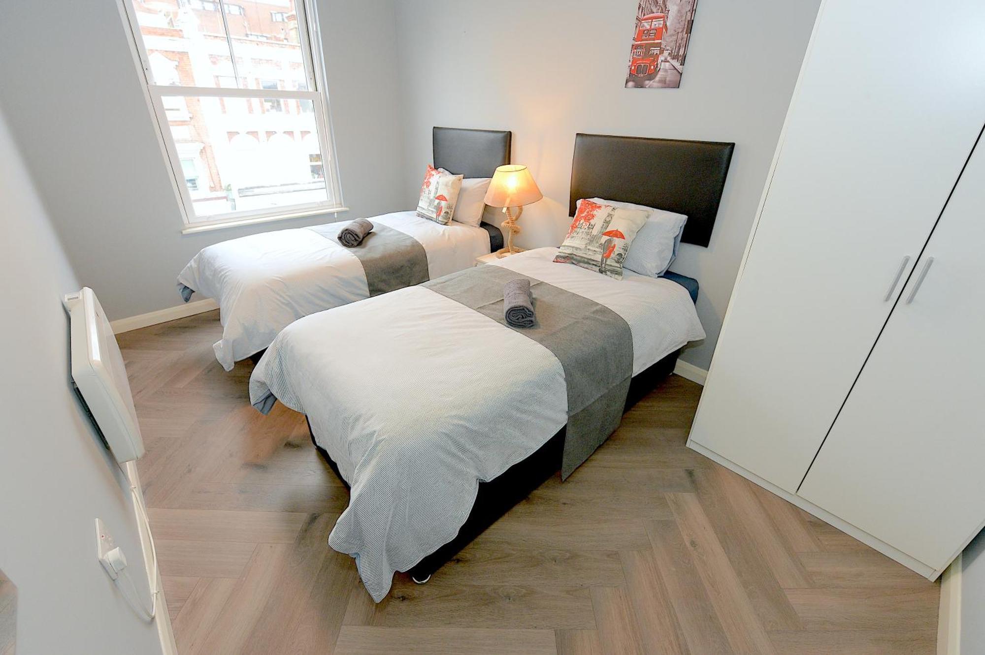 2 Bed Terraced Flat Piccadilly Line Leilighet London Eksteriør bilde
