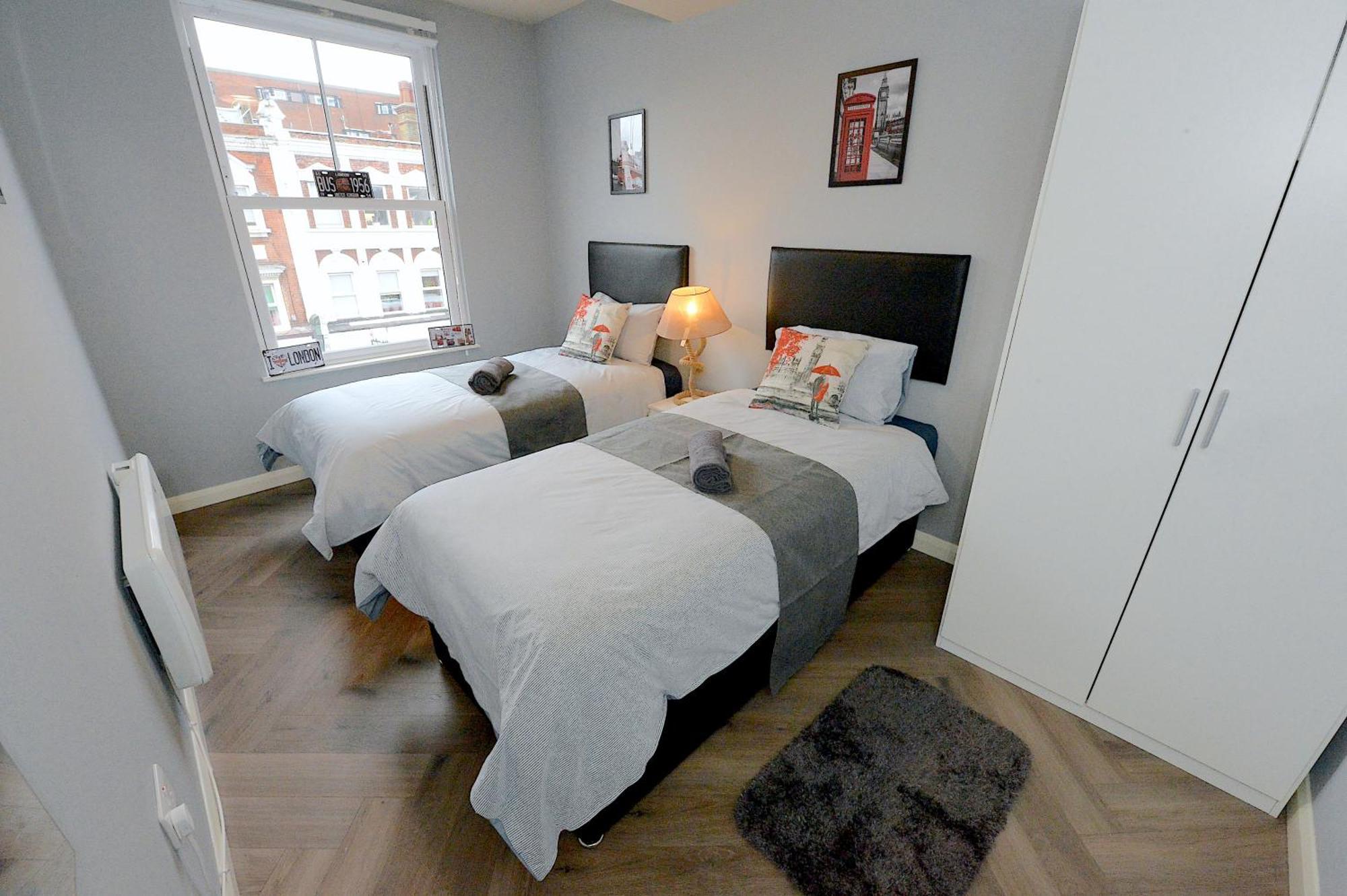 2 Bed Terraced Flat Piccadilly Line Leilighet London Eksteriør bilde