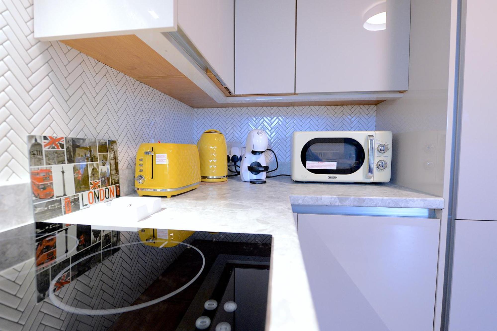 2 Bed Terraced Flat Piccadilly Line Leilighet London Eksteriør bilde