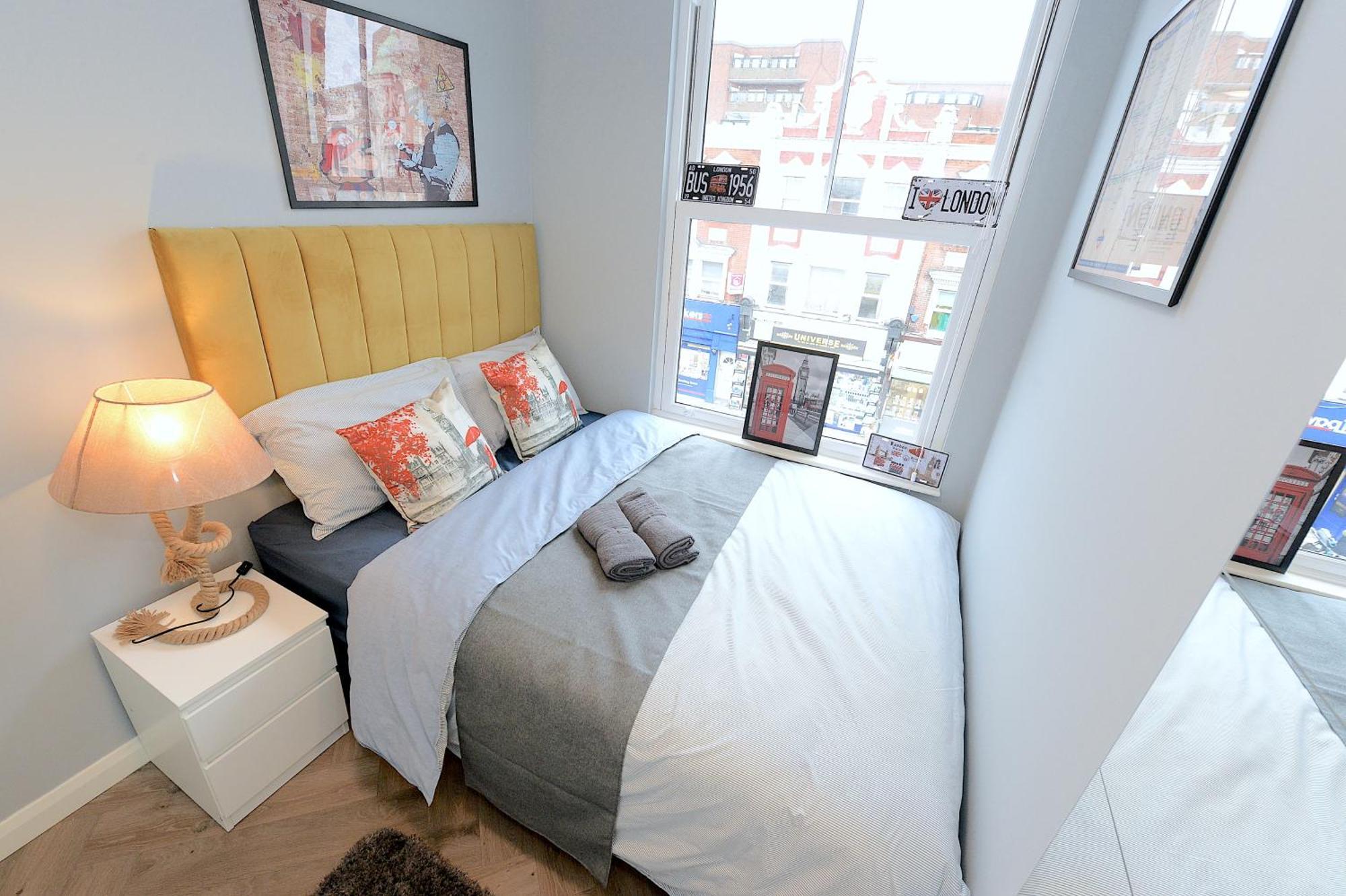 2 Bed Terraced Flat Piccadilly Line Leilighet London Eksteriør bilde