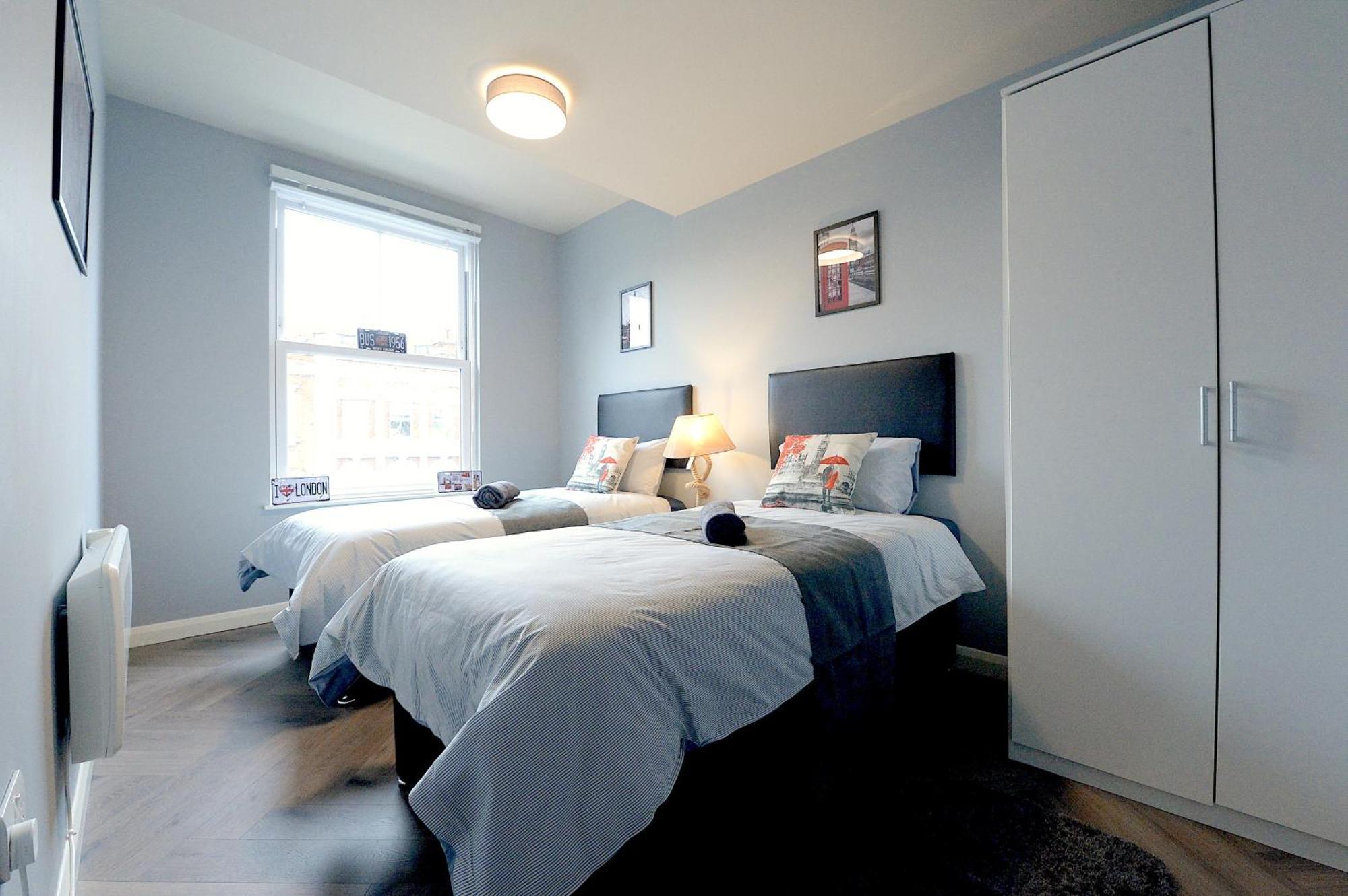 2 Bed Terraced Flat Piccadilly Line Leilighet London Eksteriør bilde