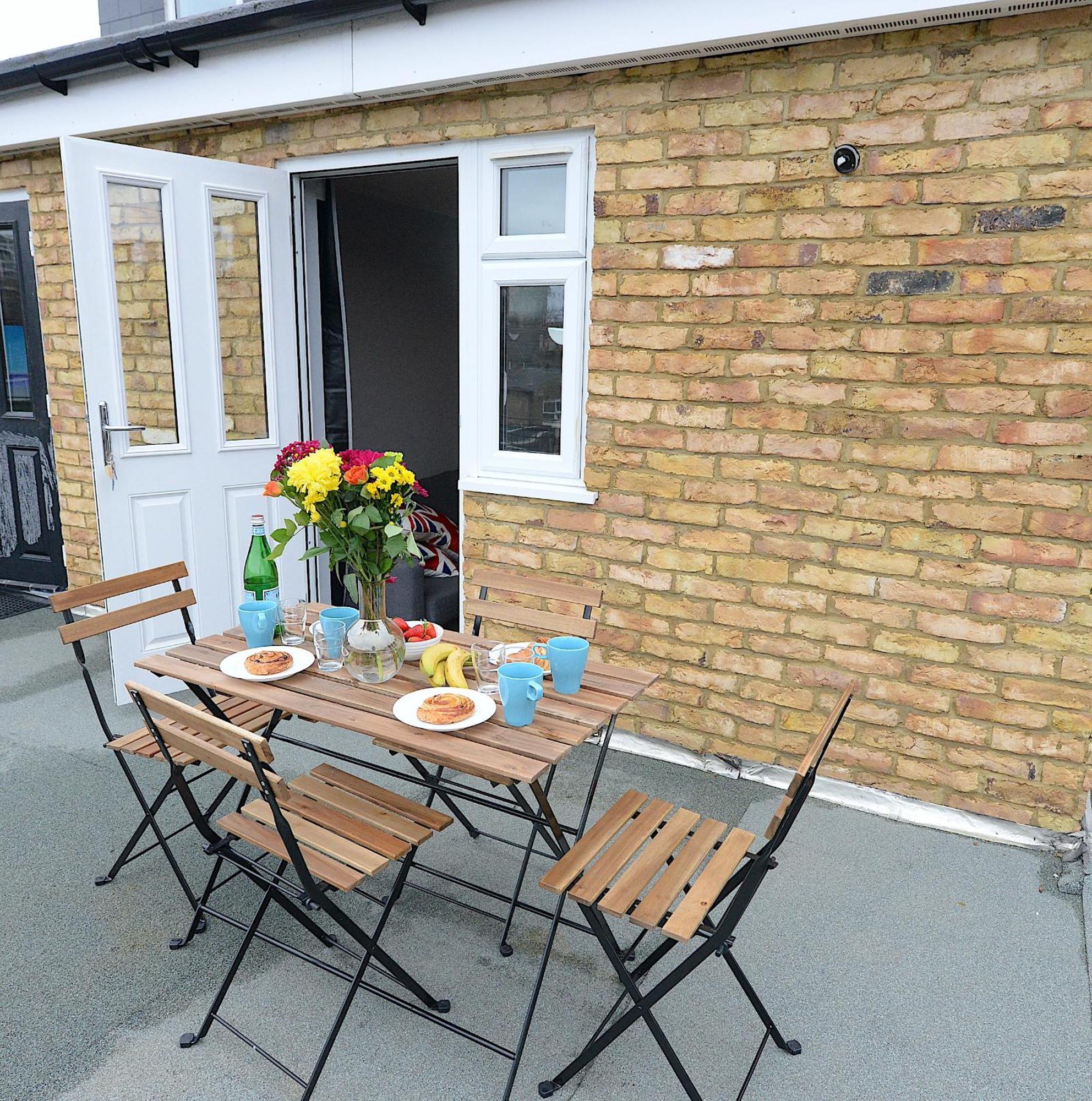 2 Bed Terraced Flat Piccadilly Line Leilighet London Eksteriør bilde